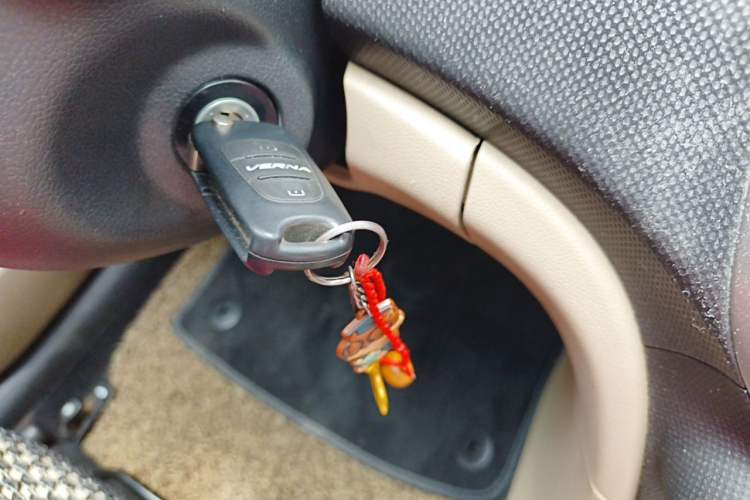 Used Hyundai Verna (older generation) 2014 1.4L Manual Smart GLS Trim Vehicle Key