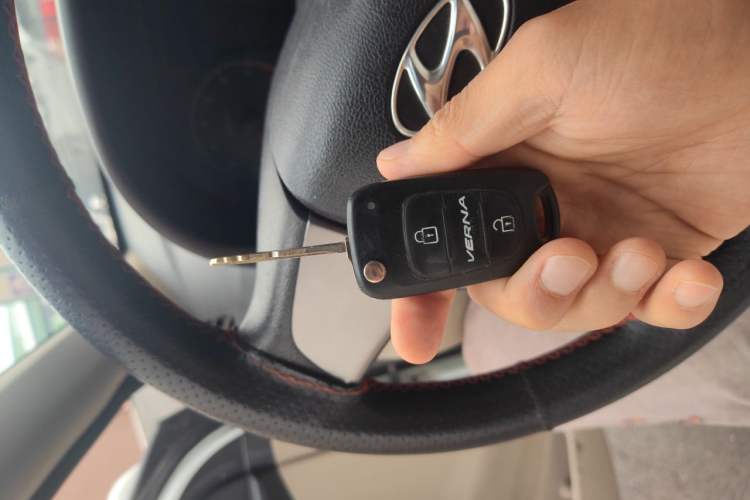 Used Hyundai Verna (older generation) 2014 1.4L Manual Smart GLS Trim Vehicle Key