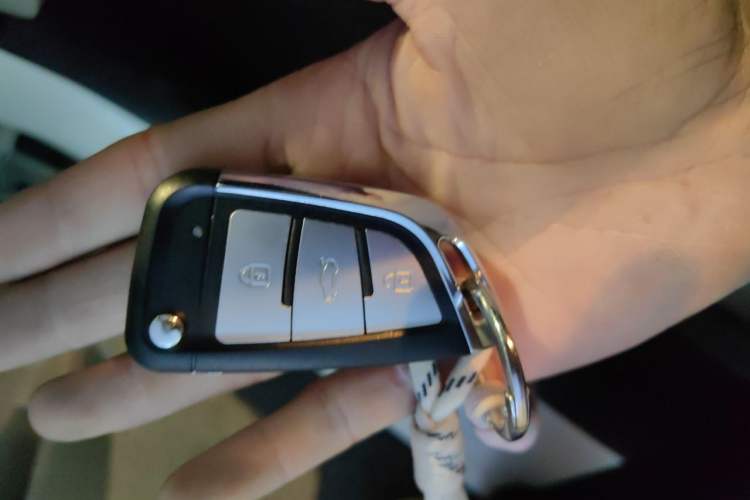 Used Hyundai Verna (older generation) 2014 1.4L Manual Smart GLS Trim Vehicle Key