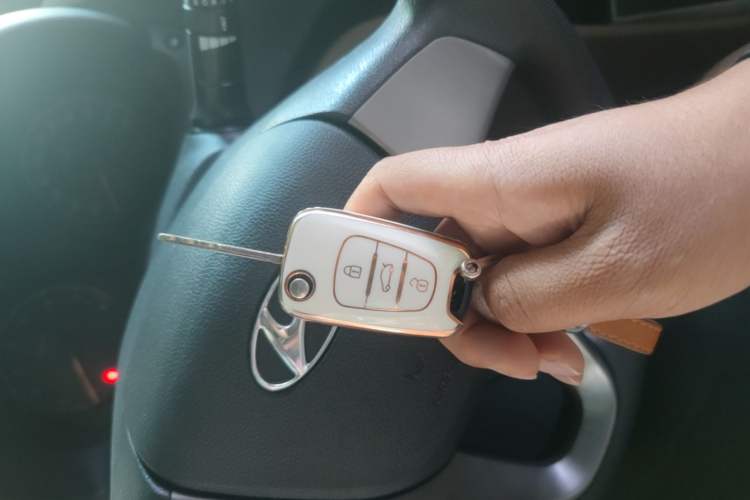 Used Hyundai Verna (older generation) 2014 1.4L Automatic Smart GLS Vehicle Key