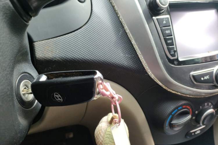 Used Hyundai Verna (older generation) 2014 1.4L Automatic Smart GLS Vehicle Key