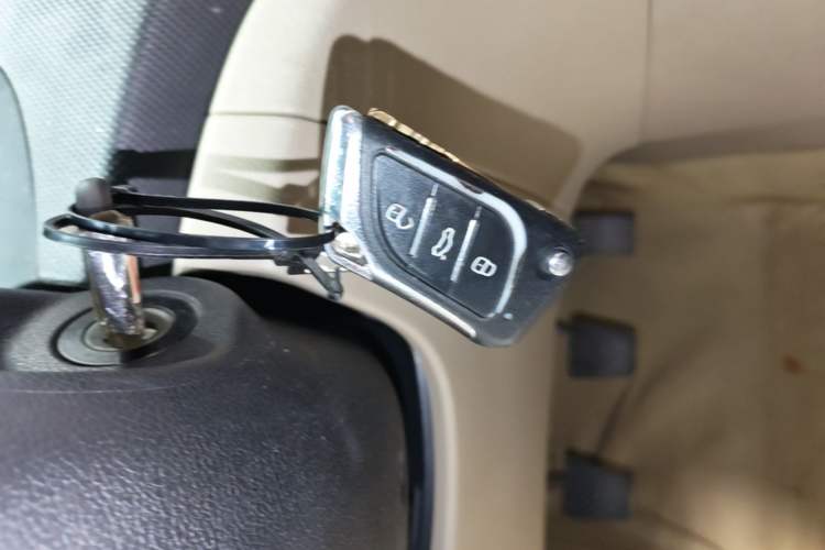 Used Hyundai Verna (older generation) 2014 1.4L Manual Smart GLS Trim Vehicle Key