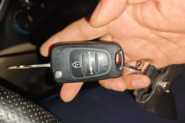 Used Hyundai Verna (older generation) 2014 1.4L Manual Smart GLS Trim Vehicle Key