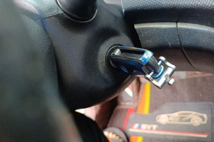 Used Hyundai Verna (older generation) 2014 1.4L Manual Smart GLS Trim Vehicle Key