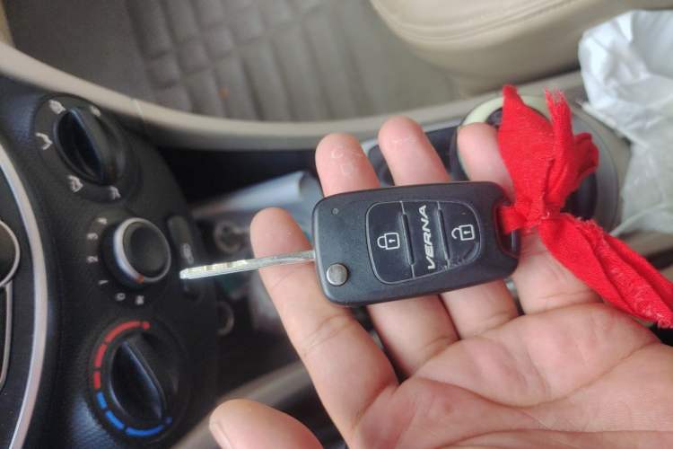 Used Hyundai Verna (older generation) 2014 1.4L Manual Smart GLS Trim Vehicle Key