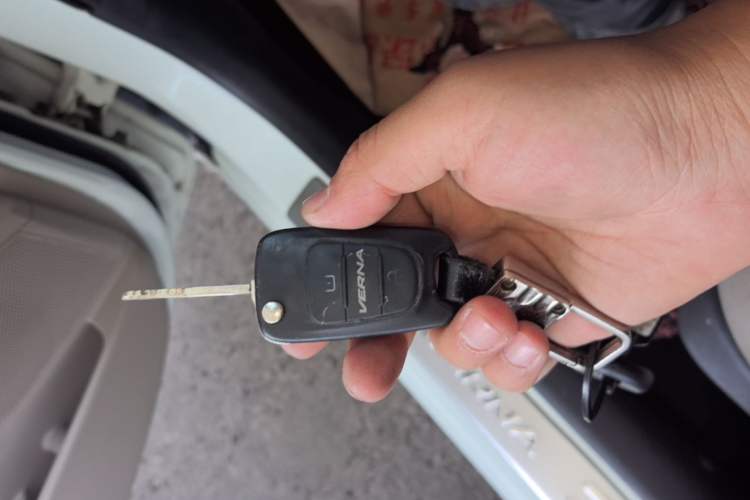 Used Hyundai Verna (older generation) 2014 1.4L Manual Smart GLS Trim Vehicle Key