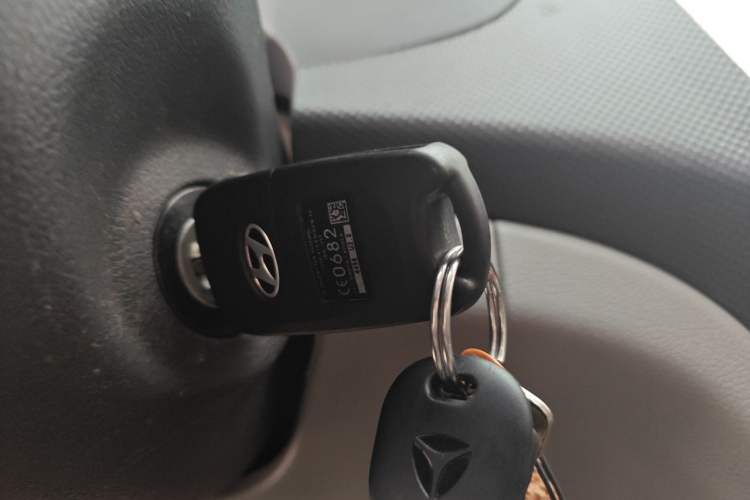 Used Hyundai Verna (older generation) 2014 1.4L Manual Smart GLS Trim Vehicle Key