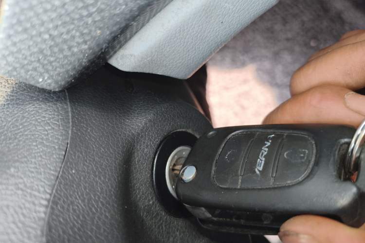 Used Hyundai Verna (older generation) 2014 1.4L Manual Smart GLS Trim Vehicle Key