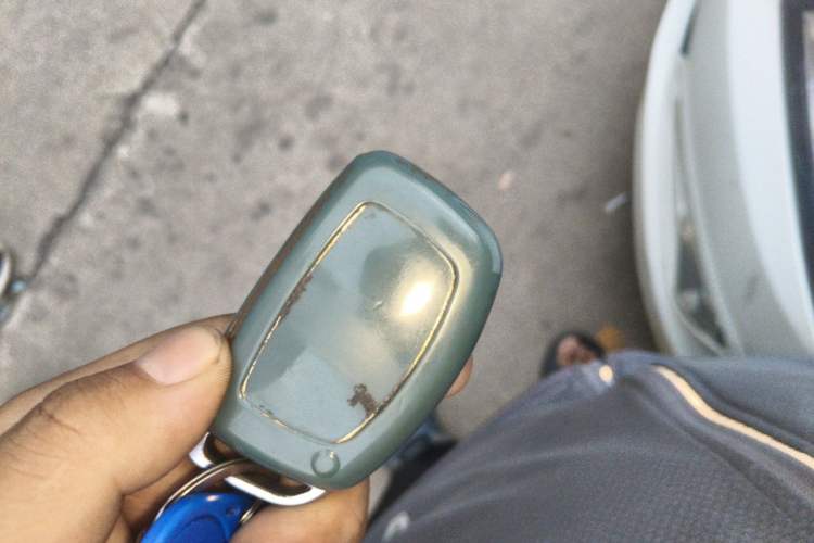 Used Hyundai Verna (older generation) 2014 1.4L Automatic Leading-Edge GLX Vehicle Key