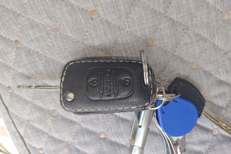 Used Hyundai Verna (older generation) 2014 1.4L Manual Smart GLS Trim Vehicle Key