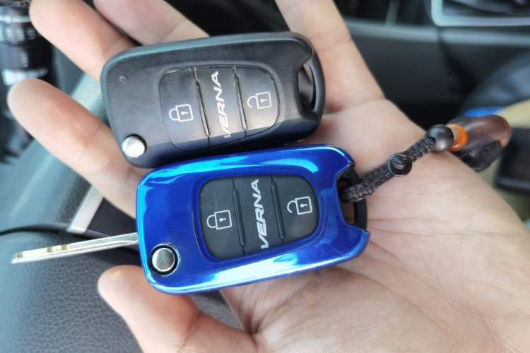 Used Hyundai Verna (older generation) 2014 1.4L Manual Smart GLS Trim Vehicle Key
