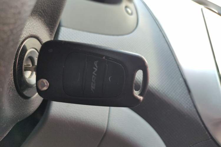 Used Hyundai Verna (older generation) 2014 1.4L Automatic Smart GLS Vehicle Key