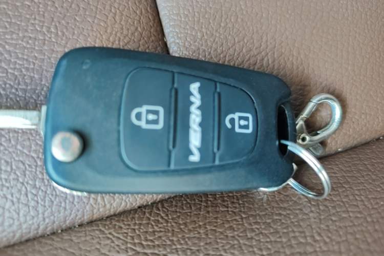 Used Hyundai Verna (older generation) 2014 1.4L Automatic Smart GLS Vehicle Key