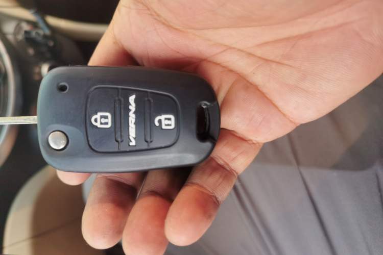 Used Hyundai Verna (older generation) 2014 1.4L Manual Smart GLS Trim Vehicle Key