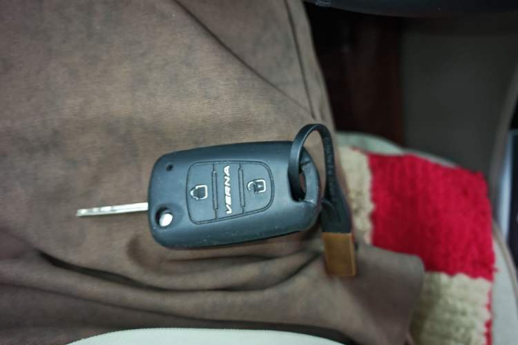 Used Hyundai Verna (older generation) 2014 1.4L Automatic Smart GLS Vehicle Key
