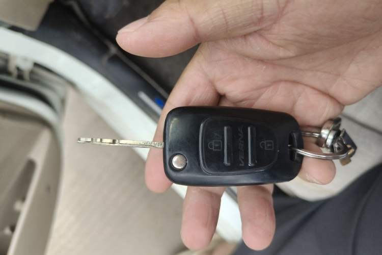 Used Hyundai Verna (older generation) 2014 1.4L Automatic Smart GLS Vehicle Key