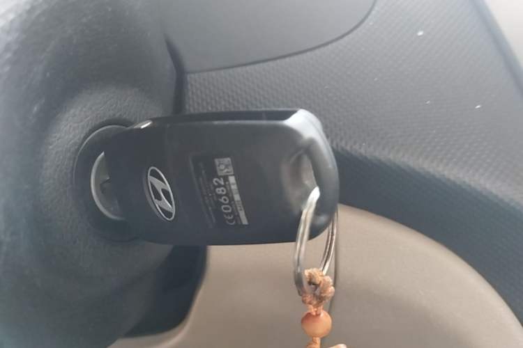 Used Hyundai Verna (older generation) 2014 1.4L Manual Smart GLS Trim Vehicle Key