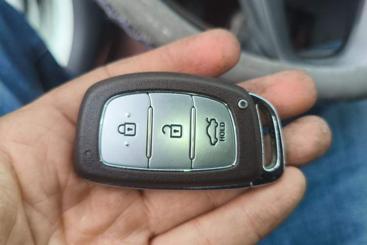 Used Hyundai Verna (older generation) 2014 1.4L Manual Top-Tier Model TOP Vehicle Key