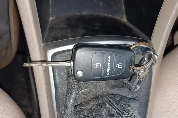 Used Hyundai Verna (older generation) 2014 1.4L Manual Smart GLS Trim Vehicle Key