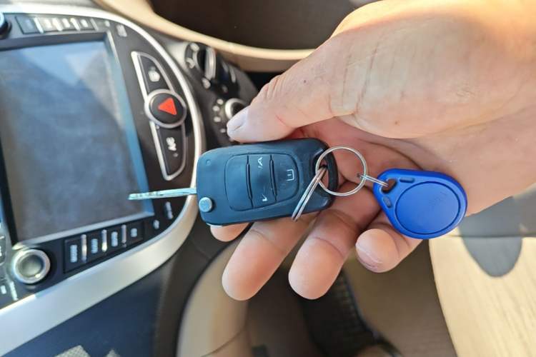 Used Hyundai Verna (older generation) 2014 1.4L Manual Smart GLS Trim Vehicle Key