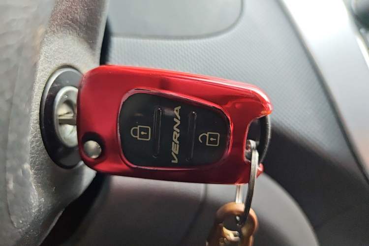 Used Hyundai Verna (older generation) 2014 1.4L Automatic Smart GLS Vehicle Key