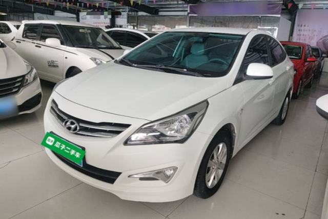 Hyundai Verna (older generation) 2014 1.4L Manual Smart GLS Trim usado