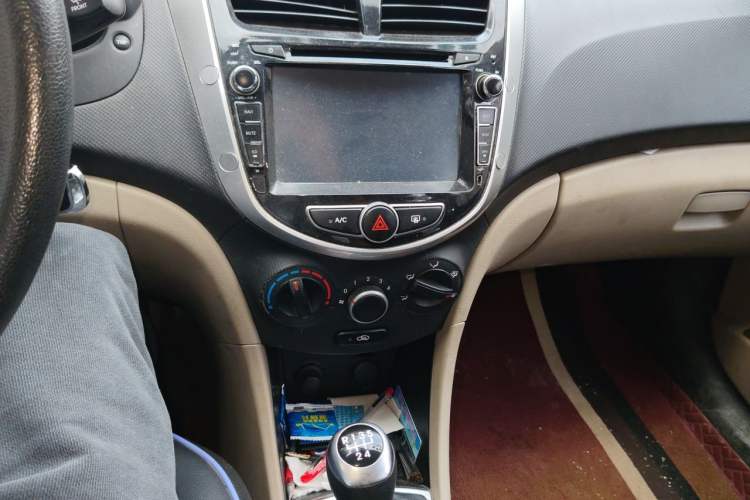 Used Hyundai Verna (older generation) 2014 1.4L Manual Smart GLS Trim Audio And AC Panel