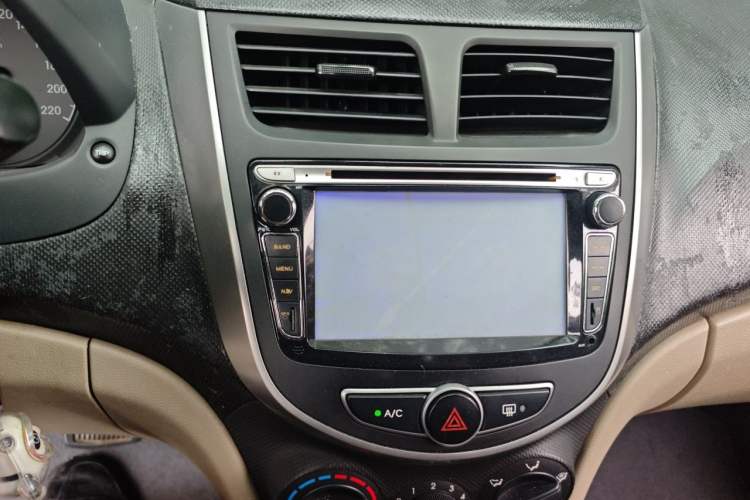 Used Hyundai Verna (older generation) 2014 1.4L Automatic Smart GLS Audio And AC Panel
