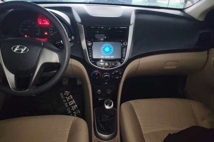 Used Hyundai Verna (older generation) 2014 1.4L Manual Smart GLS Trim Audio And AC Panel