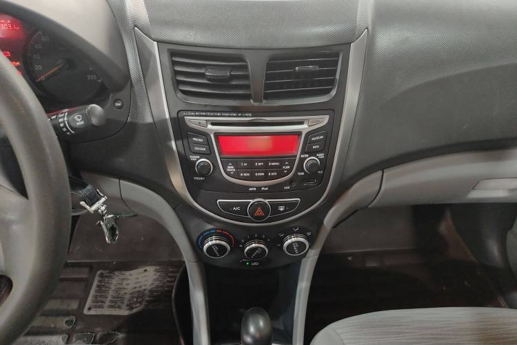 Used Hyundai Verna (older generation) 2014 1.4L Automatic Smart GLS Audio And AC Panel