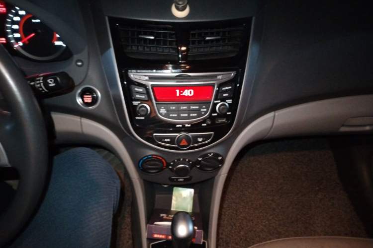 Used Hyundai Verna (older generation) 2014 1.6L Automatic Top-Tier Version TOP Audio And AC Panel