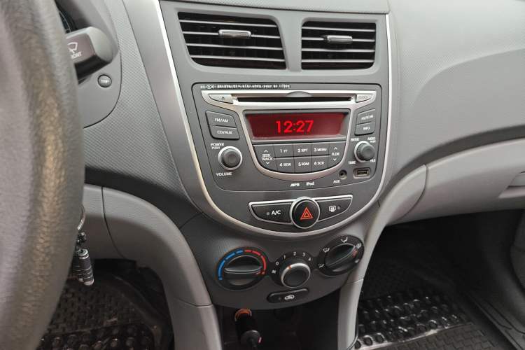 Used Hyundai Verna (older generation) 2014 1.4L Automatic Smart GLS Audio And AC Panel