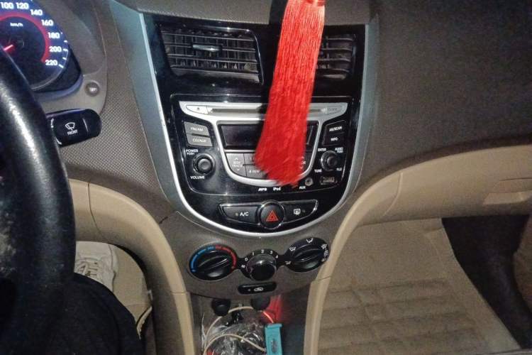 Used Hyundai Verna (older generation) 2014 1.4L Manual Smart GLS Trim Audio And AC Panel
