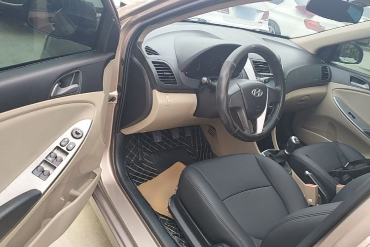 Used Hyundai Verna (older generation) 2014 1.4L Manual Smart GLS Trim Driver Seat