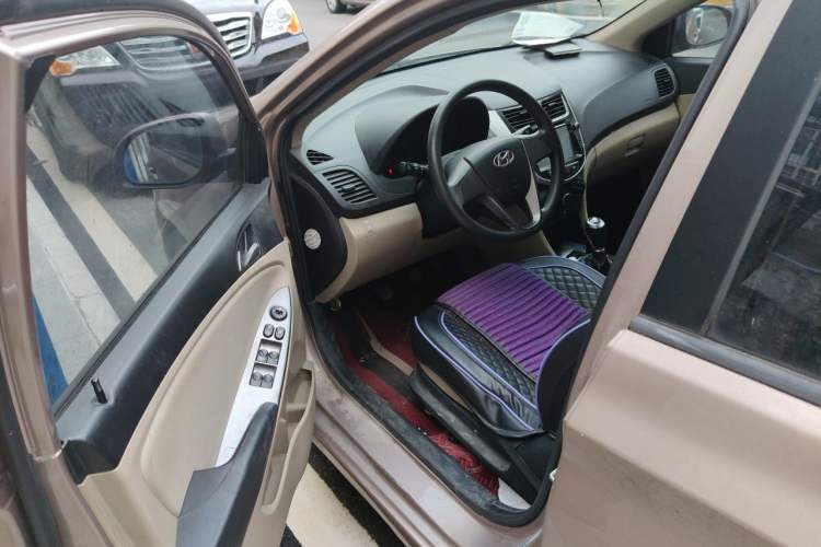 Used Hyundai Verna (older generation) 2014 1.4L Manual Smart GLS Trim Driver Seat