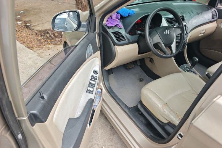 Used Hyundai Verna (older generation) 2014 1.4L Automatic Smart GLS Driver Seat
