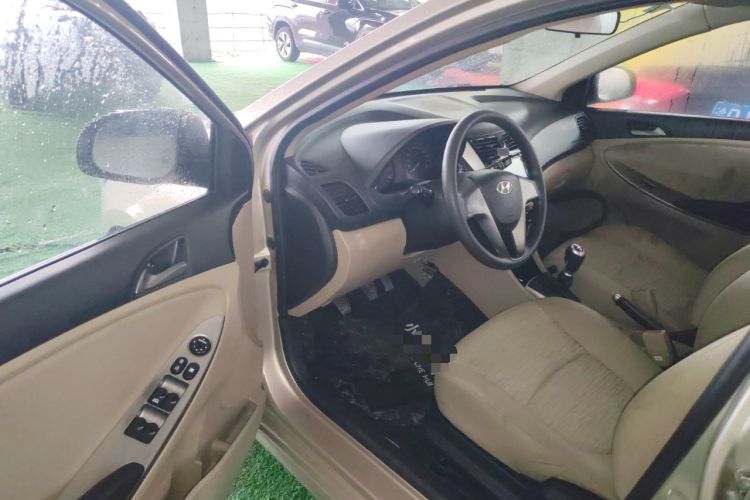 Used Hyundai Verna (older generation) 2014 1.4L Manual Smart GLS Trim Driver Seat