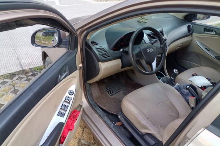 Used Hyundai Verna (older generation) 2014 1.4L Manual Fashion GS Model Driver Seat
