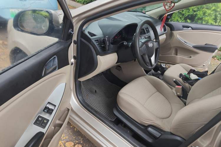Used Hyundai Verna (older generation) 2014 1.4L Manual Fashion GS Model Driver Seat