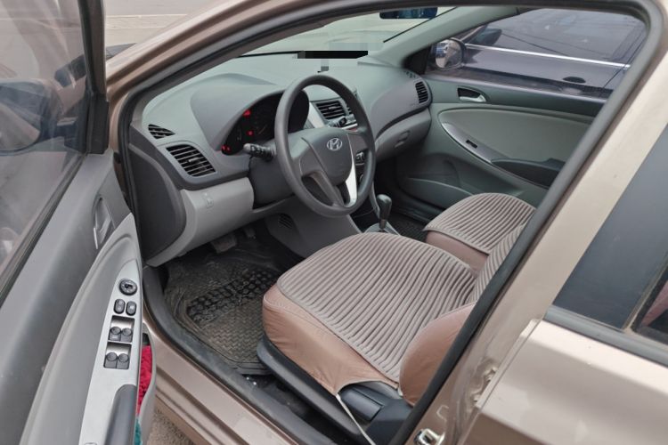 Used Hyundai Verna (older generation) 2014 1.4L Automatic Smart GLS Driver Seat