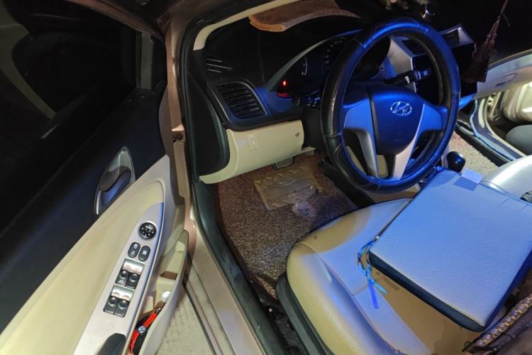 Used Hyundai Verna (older generation) 2014 1.4L Automatic Smart GLS Driver Seat