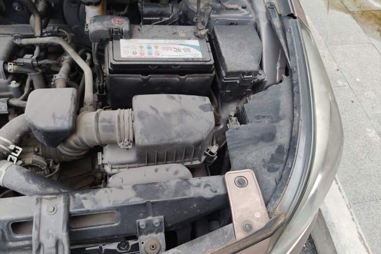 Used Hyundai Verna (older generation) 2014 1.4L Manual Smart GLS Trim Engine Bay Left