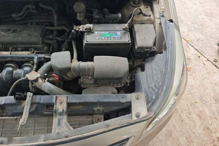 Used Hyundai Verna (older generation) 2014 1.4L Automatic Smart GLS Engine Bay Left