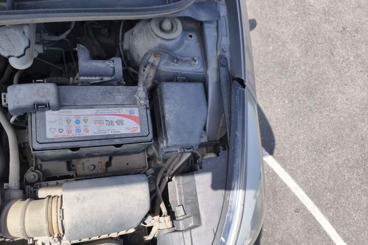 Used Hyundai Verna (older generation) 2014 1.4L Manual Top-Tier Model TOP Engine Bay Left