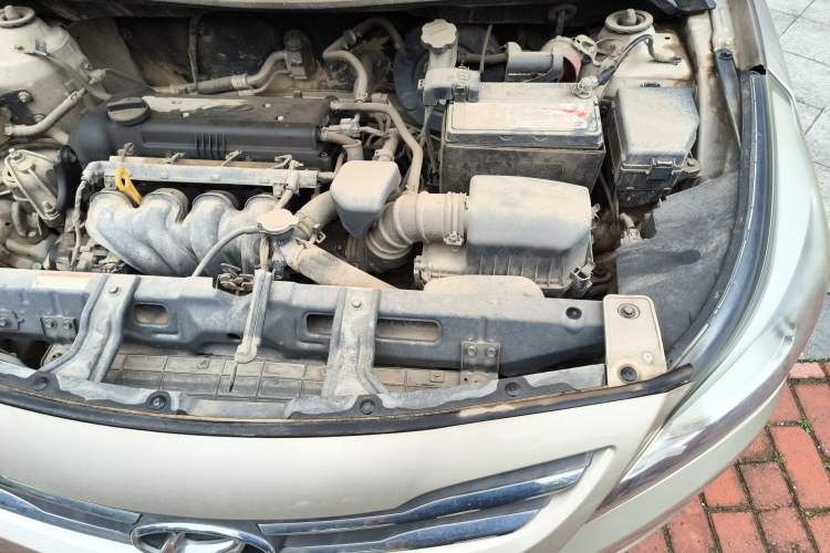 Used Hyundai Verna (older generation) 2014 1.4L Manual Fashion GS Model Engine Bay Left