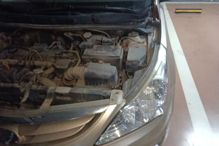 Used Hyundai Verna (older generation) 2014 1.4L Manual Smart GLS Trim Engine Bay Left