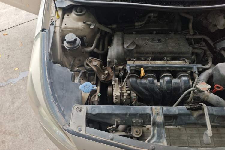 Used Hyundai Verna (older generation) 2014 1.4L Automatic Smart GLS Engine Bay Right