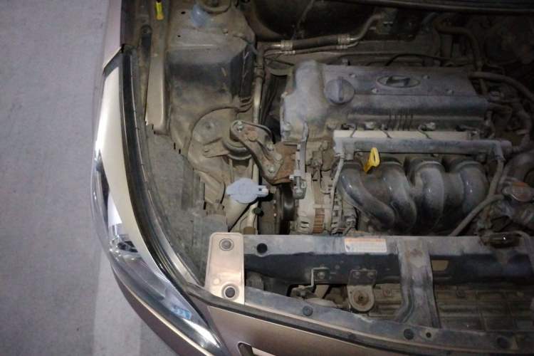 Used Hyundai Verna (older generation) 2014 1.6L Automatic Top-Tier Version TOP Engine Bay Right