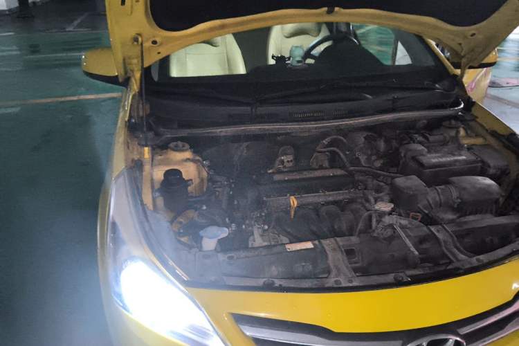 Used Hyundai Verna (older generation) 2014 1.4L Automatic Smart GLS Engine Bay Right