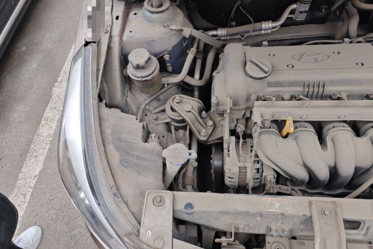 Used Hyundai Verna (older generation) 2014 1.4L Automatic Smart GLS Engine Bay Right